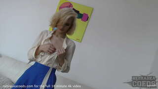 Deem blonde Meedche ginn ultra hot strip tease seltsames Objet Fläsch Einfügung kreativ porn