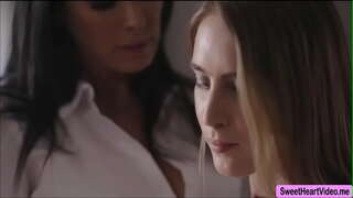 Kadence Lux endelig har sex med MILFS Reagan Foxxs våde fisse