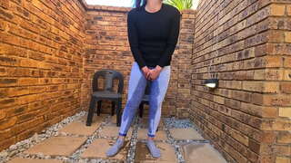 Chubby deitlau slut dan do ac yn yr awyr agored pissing casgliad | wlyb ac yn frwnt