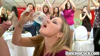 Bayram Танцующего Böyük Üzvü