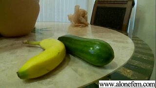 پیاری نوجوان شوکیا Dildos کے ساتھ کھیل شمولیت-14