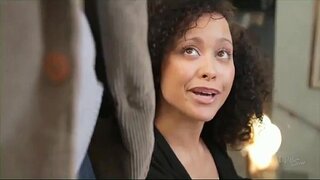 Mia Natal gettin fuq mal-omm tagħha tal-bniedem