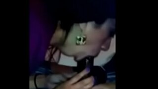 Ең ҮЗДІК ЕКІ МИРОВ! Латиноамериканка және азиялық шлюха ұстаған жабайы еліктірер секс втроем отырып, Би-би-си