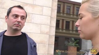 HUNT4K. Babe è malato di amante e decide di fare sesso con straniero