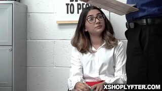 Кэлли трахнулась на столе в офисе