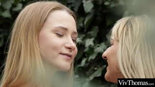 Thiếu niên mông ướt