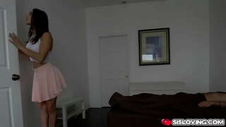 Абелла Дэнджер хочет почувствовать член своего сводного брата в своей мокрой киске