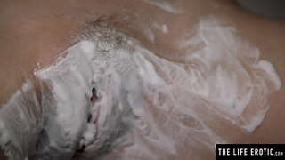 Kite ia big boobs jiggle rite ia shaves tona teen topanga huruhuru me te masturbates